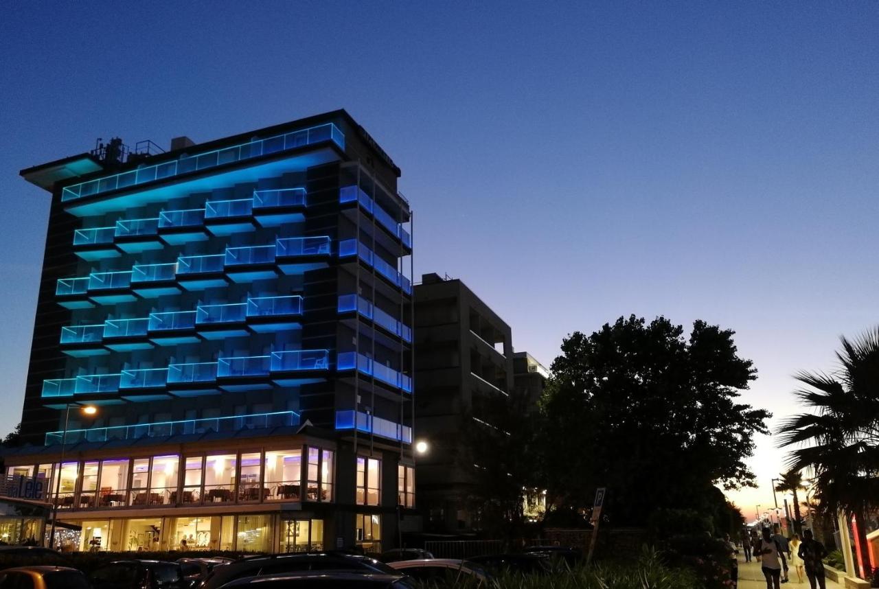 Hotel Diplomatic Riccione Bagian luar foto