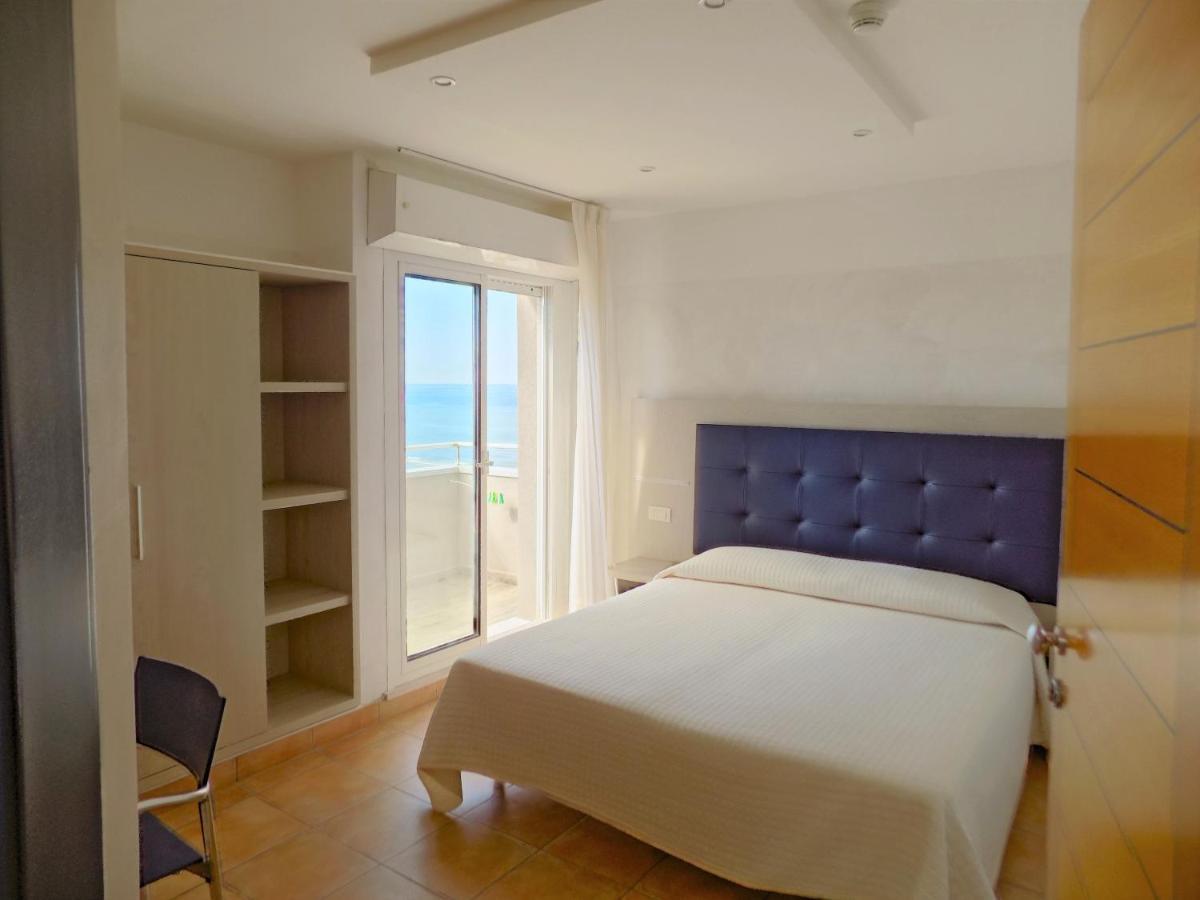Hotel Diplomatic Riccione Bagian luar foto