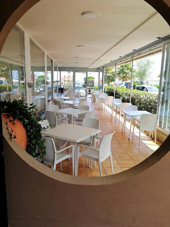 Hotel Diplomatic Riccione Bagian luar foto