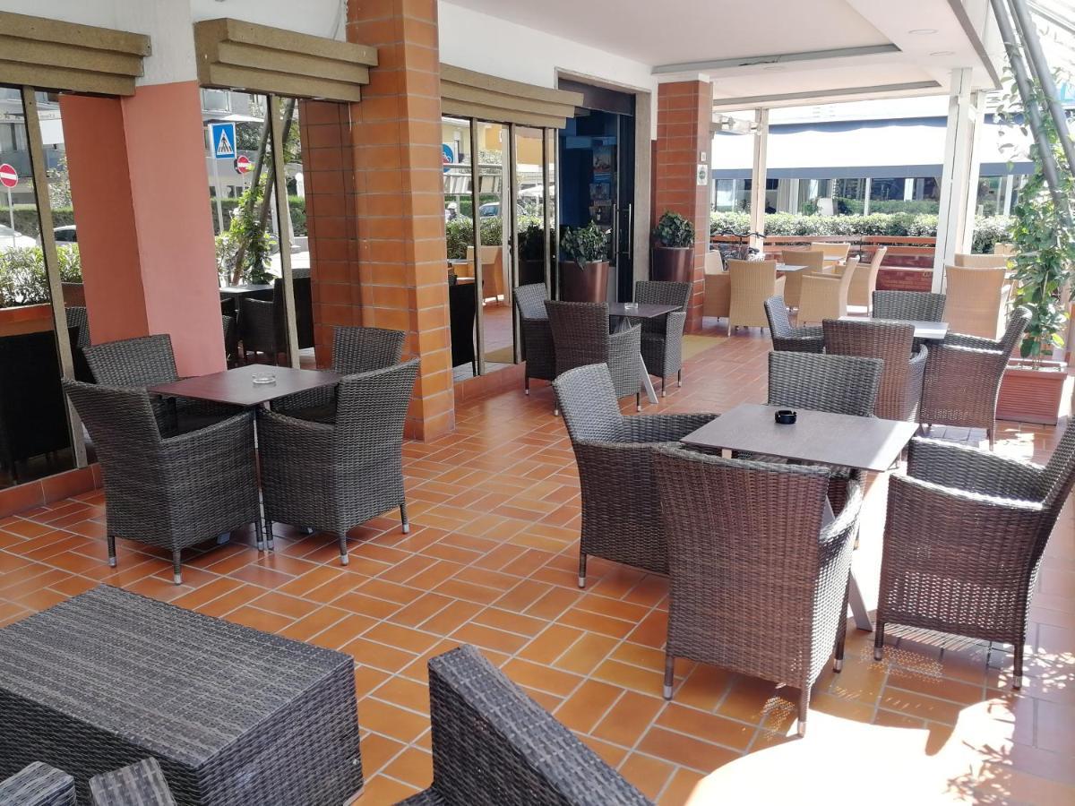 Hotel Diplomatic Riccione Bagian luar foto