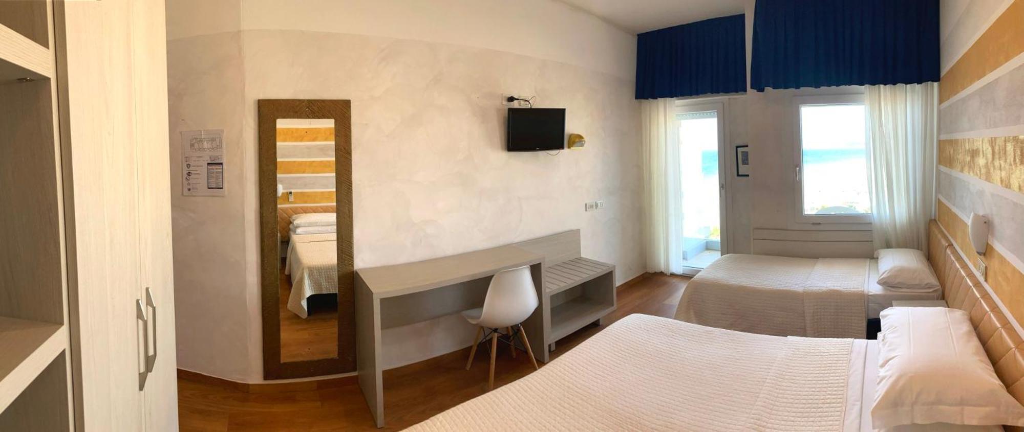 Hotel Diplomatic Riccione Bagian luar foto