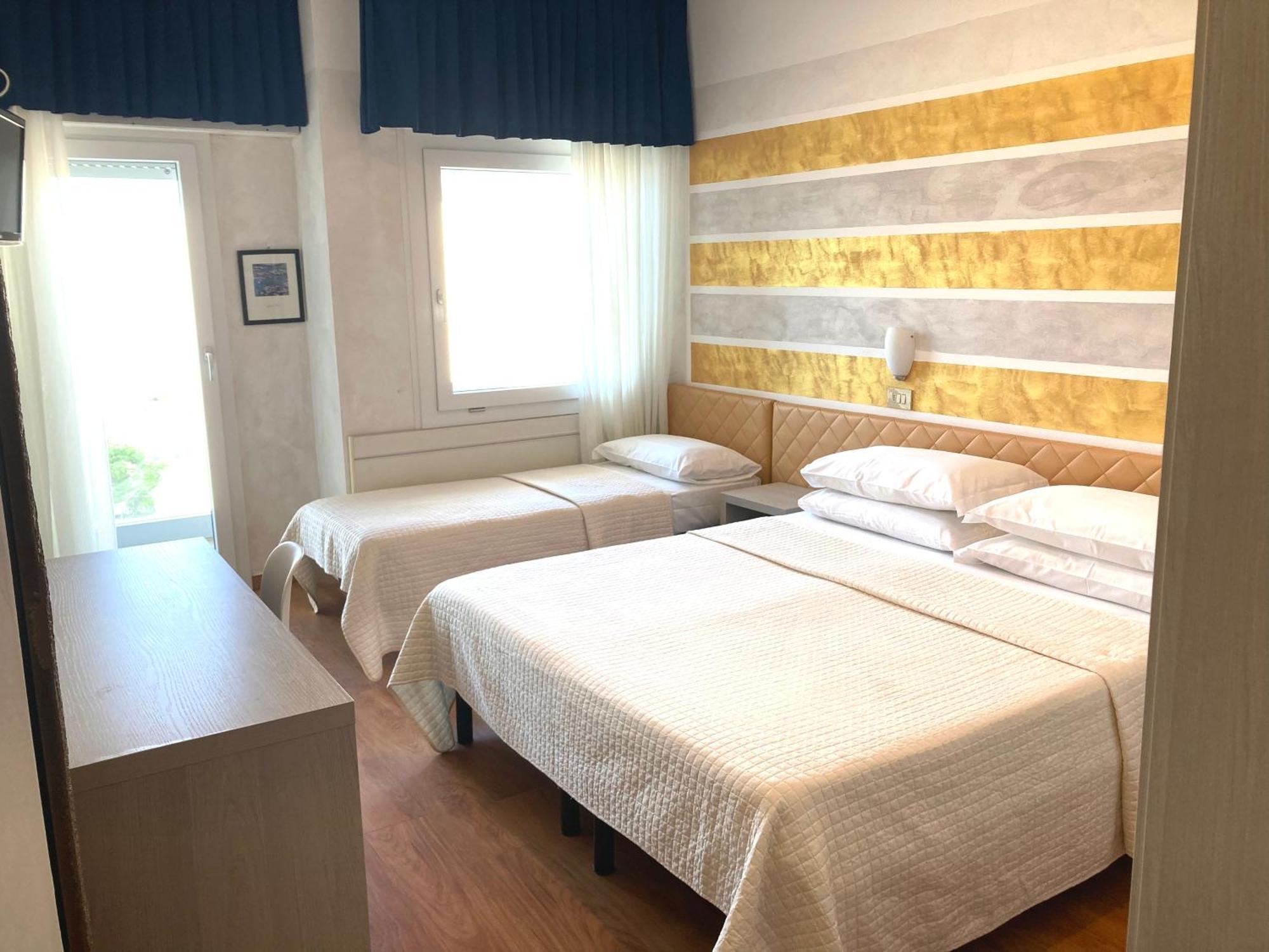 Hotel Diplomatic Riccione Ruang foto