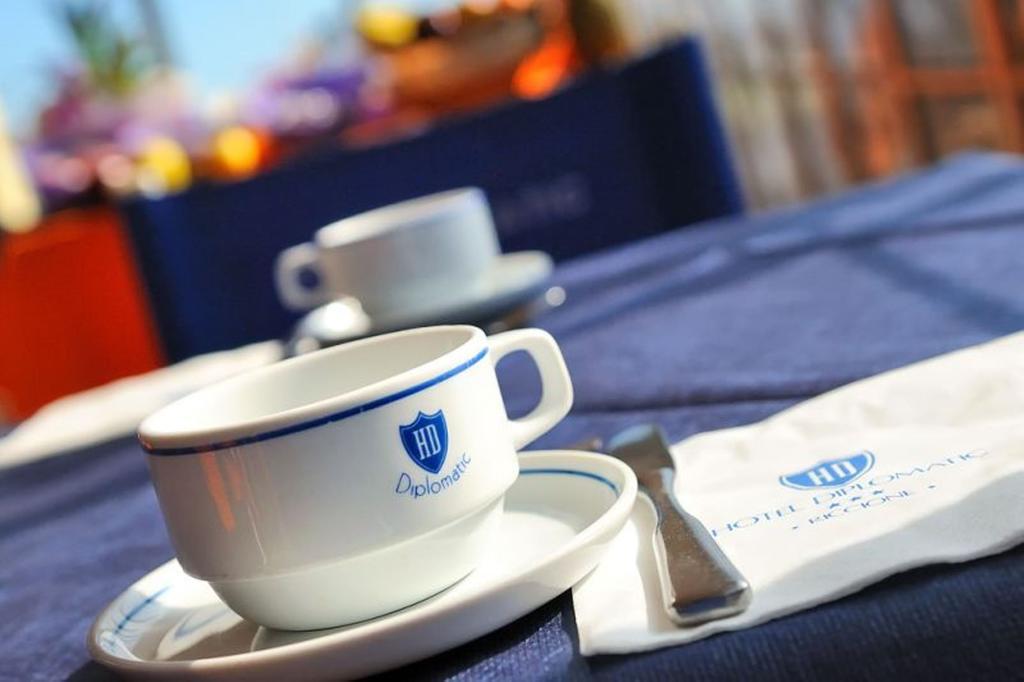 Hotel Diplomatic Riccione Bagian luar foto