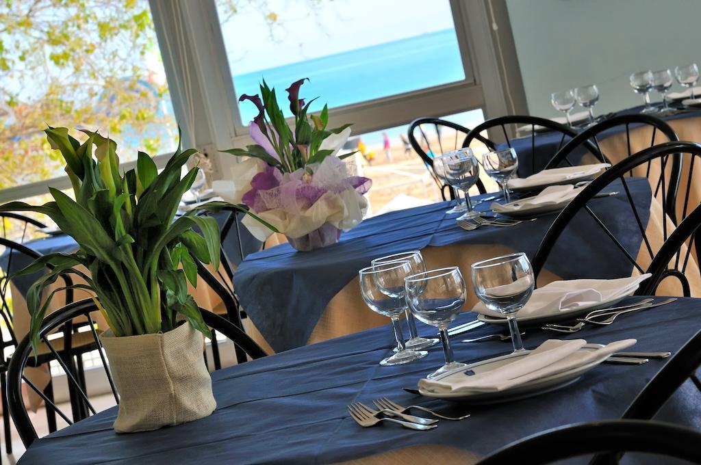 Hotel Diplomatic Riccione Bagian luar foto