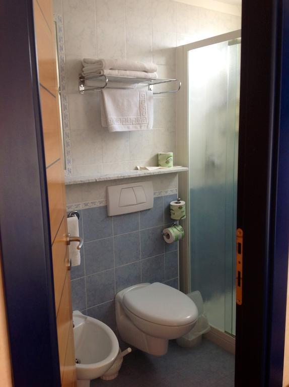 Hotel Diplomatic Riccione Ruang foto