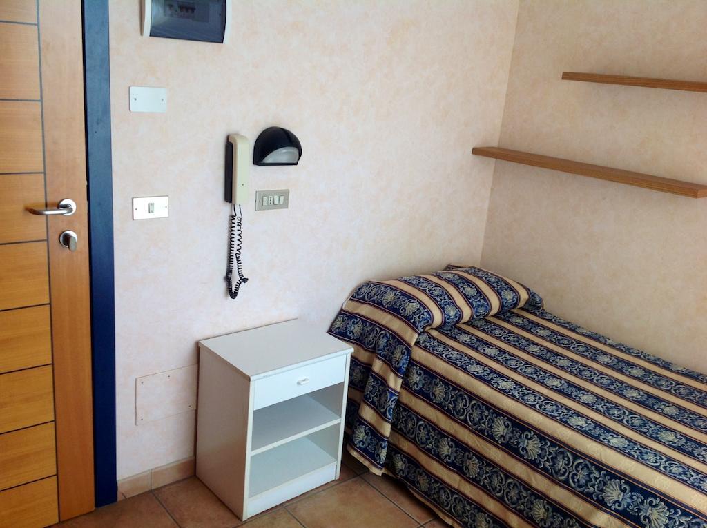 Hotel Diplomatic Riccione Ruang foto