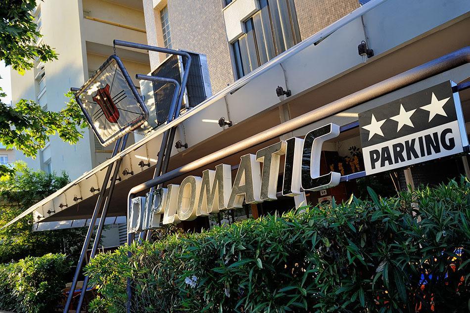 Hotel Diplomatic Riccione Bagian luar foto