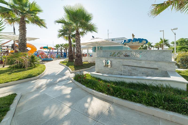 Hotel Diplomatic Riccione Bagian luar foto