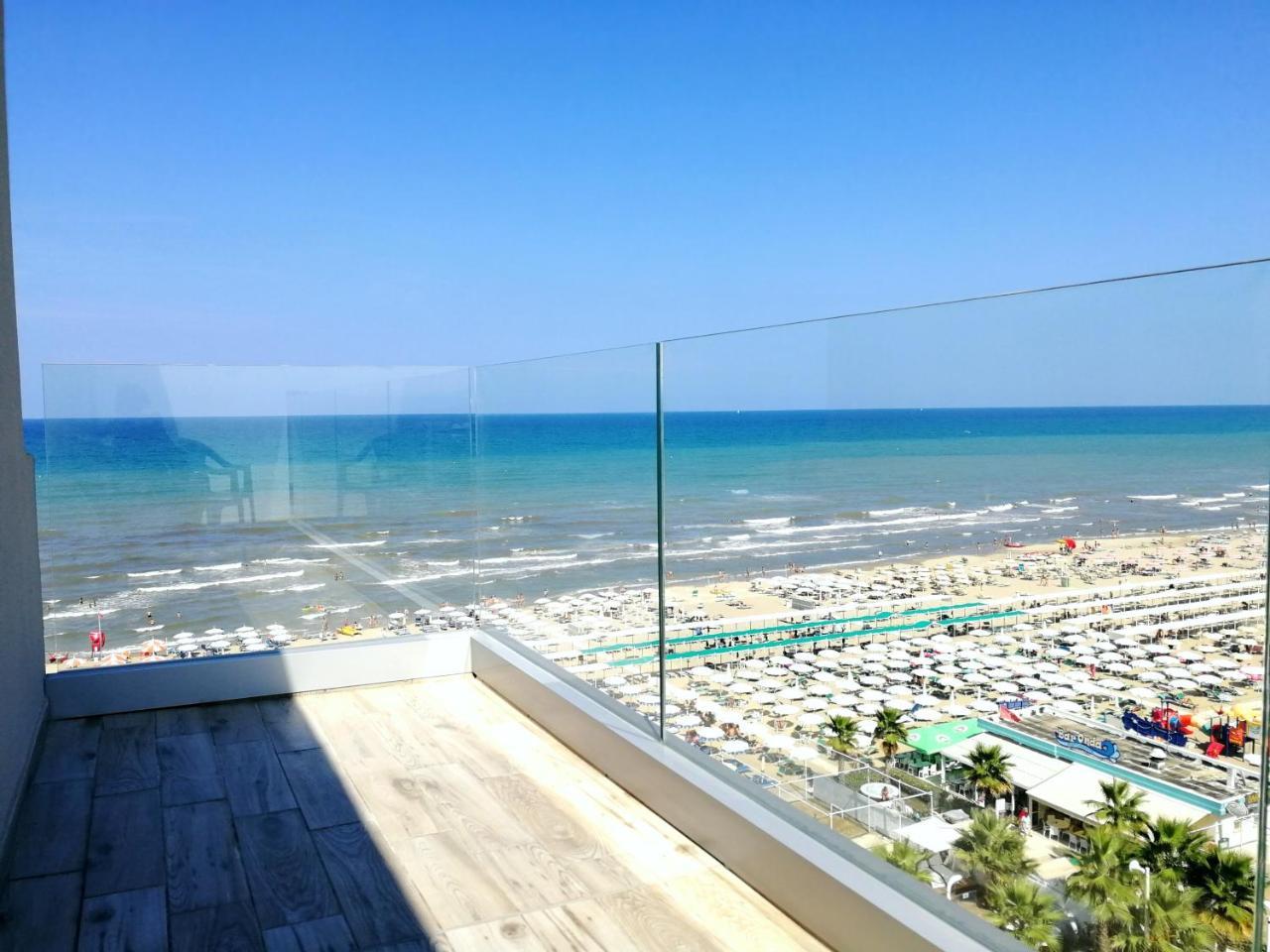 Hotel Diplomatic Riccione Bagian luar foto